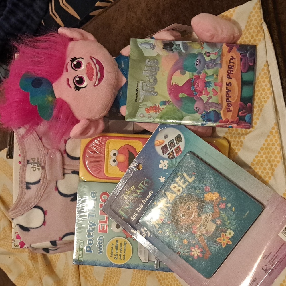 NWT TODDLER GIFT BUNDLE